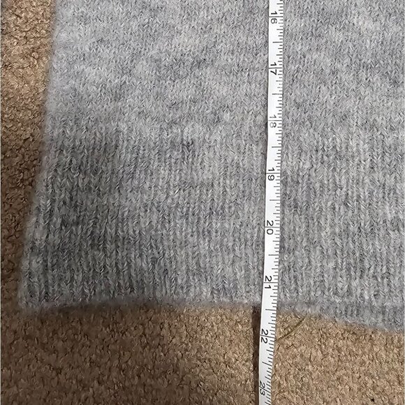 Aritzia Little Moon Snowdrop Alpaca Mohair V-neck Sweater 19.5" Ptp - Picture 2 of 13